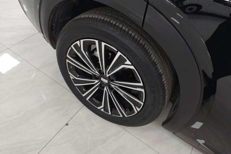 Used Geely Galaxy Xingjian 7 EM-i 2025 120km Navigator Edition Right Rear Wheel Hub