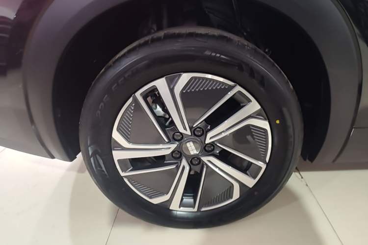 Used Geely Galaxy Xingjian 7 EM-i 2025 120km Navigator Edition Right Rear Wheel Hub