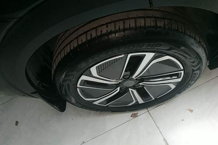 Used Geely Galaxy Xingjian 7 EM-i 2025 120km Exploration+ Version Right Rear Wheel Hub