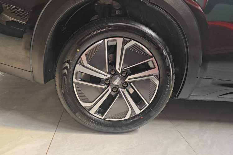 Used Geely Galaxy Xingjian 7 EM-i 2025 120km Exploration+ Version Right Rear Wheel Hub