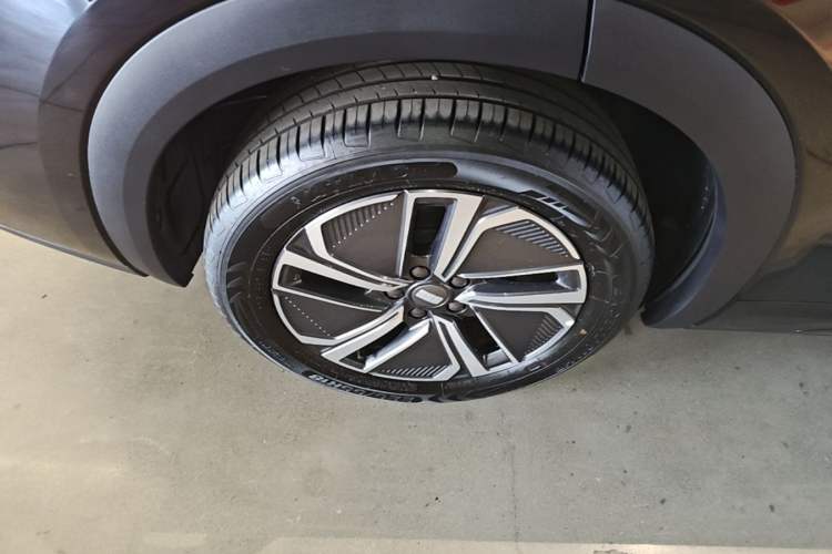 Used Geely Galaxy Xingjian 7 EM-i 2025 120km Exploration+ Version Right Rear Wheel Hub