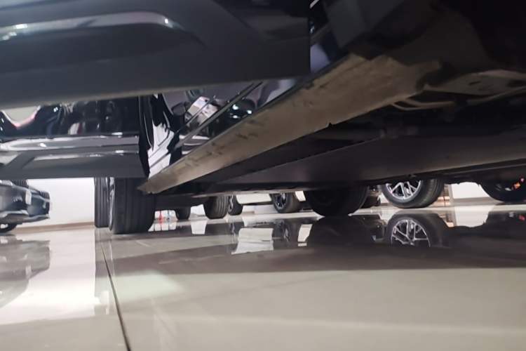 Used Geely Galaxy Xingjian 7 EM-i 2025 120km Navigator Edition Right Side Sill