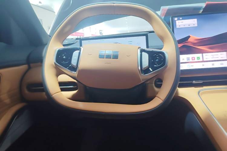 Used Geely Galaxy Xingjian 7 EM-i 2025 120km Navigator Edition Steering Wheel