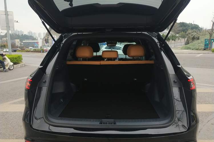 Used Geely Galaxy Xingjian 7 EM-i 2025 120km Launch+ Version Trunk