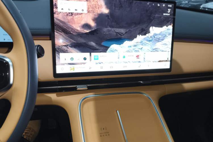 Used Geely Galaxy Xingjian 7 EM-i 2025 120km Navigator Edition Audio And AC Panel