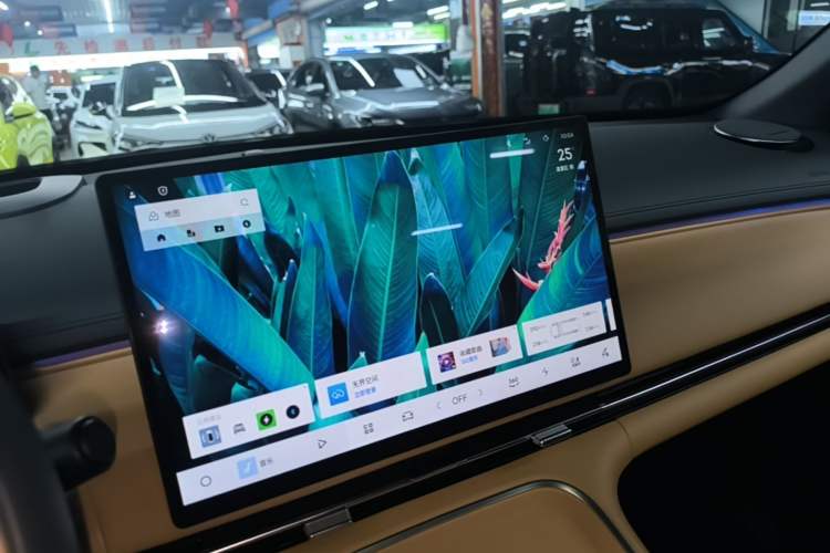 Used Geely Galaxy Xingjian 7 EM-i 2025 120km Navigator Edition Audio And AC Panel