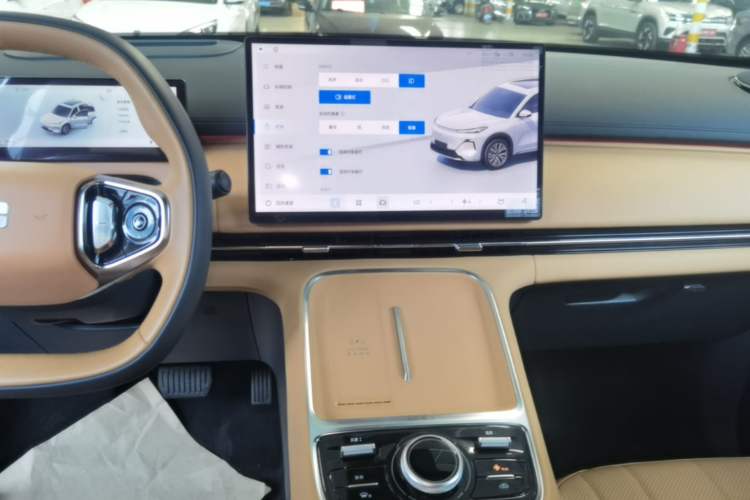 Used Geely Galaxy Xingjian 7 EM-i 2025 120km Navigator Edition Audio And AC Panel