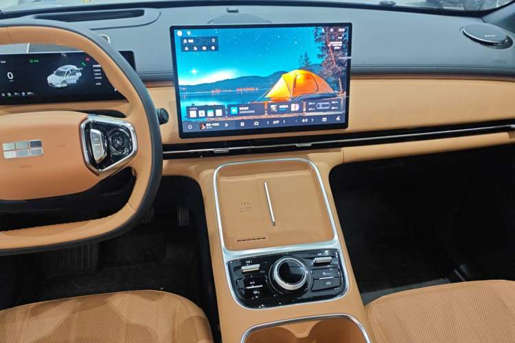 Used Geely Galaxy Xingjian 7 EM-i 2025 120km Navigator Edition Audio And AC Panel