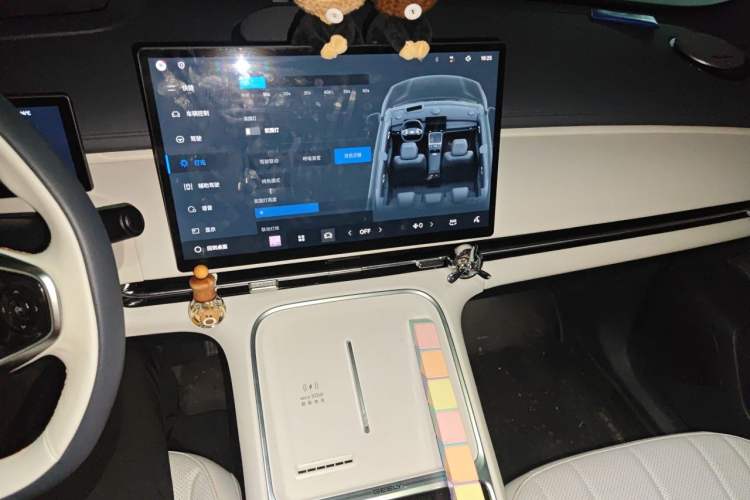 Used Geely Galaxy Xingjian 7 EM-i 2025 120km Navigator Edition Audio And AC Panel