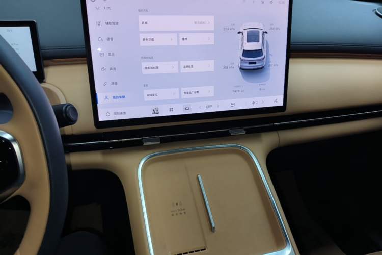 Used Geely Galaxy Xingjian 7 EM-i 2025 120km Navigator Edition Audio And AC Panel