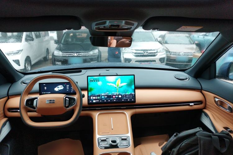 Used Geely Galaxy Xingjian 7 EM-i 2025 120km Navigator Edition Center Console