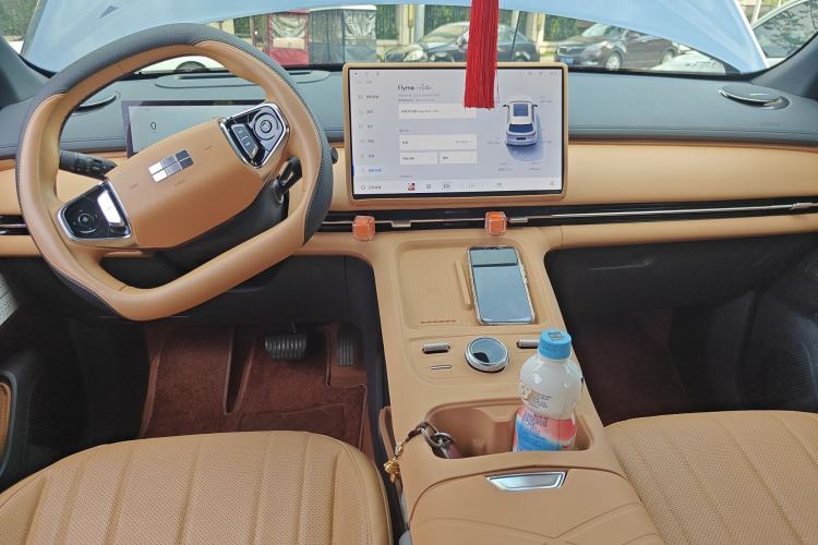 Used Geely Galaxy Xingjian 7 EM-i 2025 120km Navigator Edition Center Console