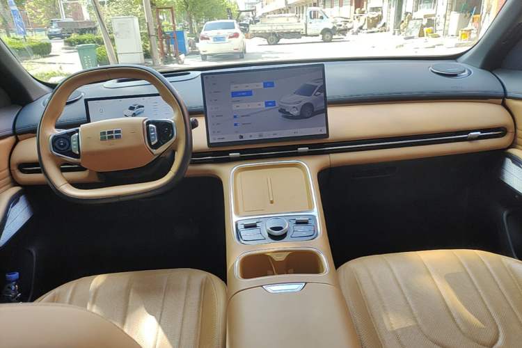 Used Geely Galaxy Xingjian 7 EM-i 2025 120km Navigator Edition Center Console