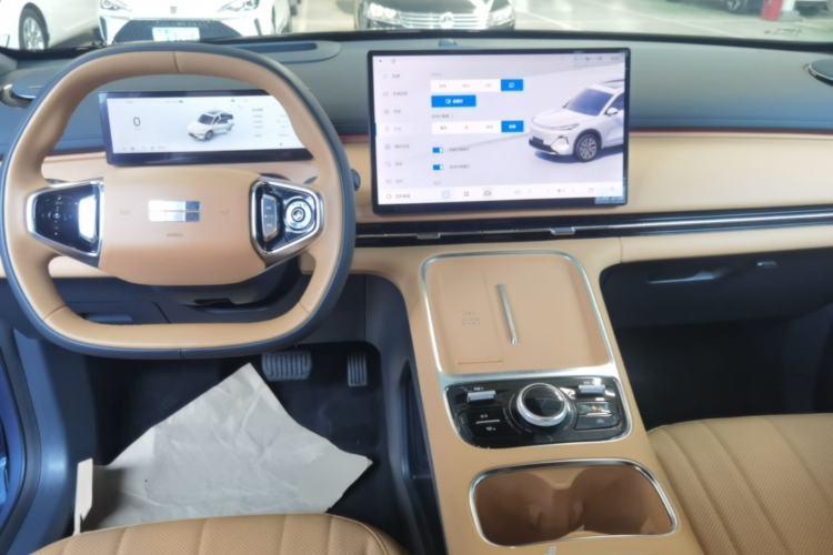 Used Geely Galaxy Xingjian 7 EM-i 2025 120km Navigator Edition Center Console