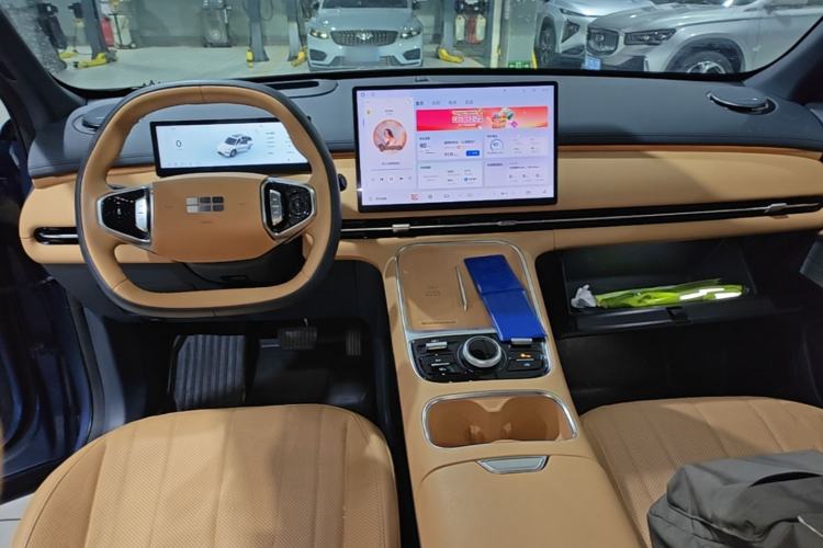 Used Geely Galaxy Xingjian 7 EM-i 2025 120km Navigator Edition Center Console