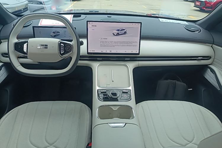 Used Geely Galaxy Xingjian 7 EM-i 2025 120km Navigator Edition Center Console