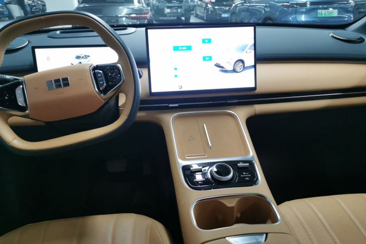 Used Geely Galaxy Xingjian 7 EM-i 2025 120km Navigator Edition Center Console