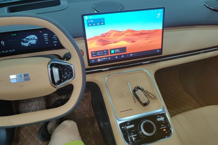 Used Geely Galaxy Xingjian 7 EM-i 2025 120km Exploration+ Version Center Console