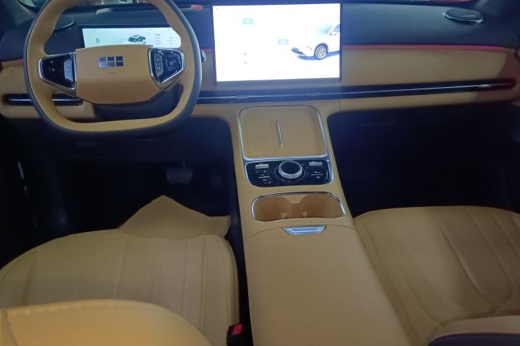 Used Geely Galaxy Xingjian 7 EM-i 2025 120km Navigator Edition Center Console