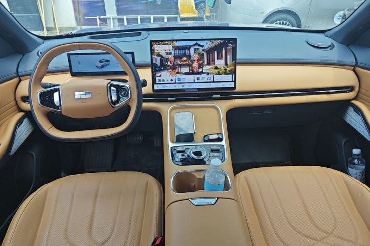 Used Geely Galaxy Xingjian 7 EM-i 2025 120km Navigator Edition Center Console