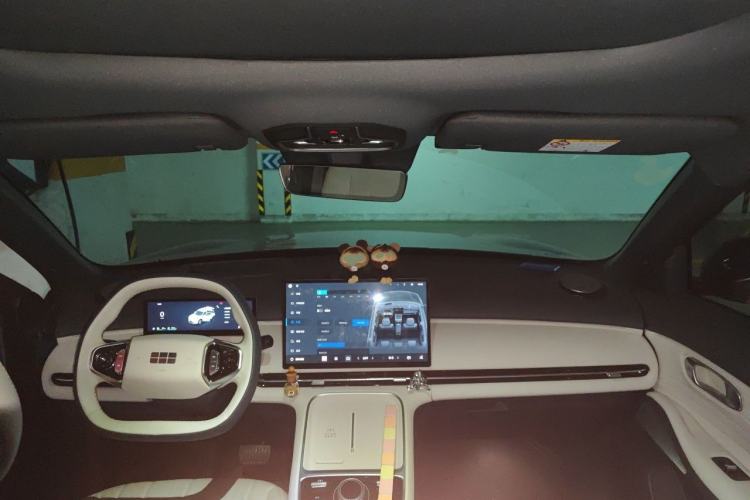 Used Geely Galaxy Xingjian 7 EM-i 2025 120km Navigator Edition Center Console