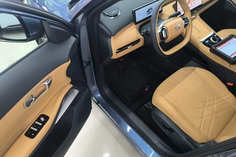 Used Geely Galaxy Xingjian 7 EM-i 2025 120km Navigator Edition Driver Seat