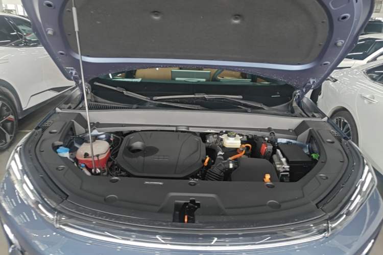 Used Geely Galaxy Xingjian 7 EM-i 2025 120km Navigator Edition Engine Bay