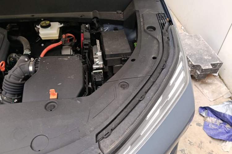 Used Geely Galaxy Xingjian 7 EM-i 2025 120km Navigator Edition Engine Bay Left