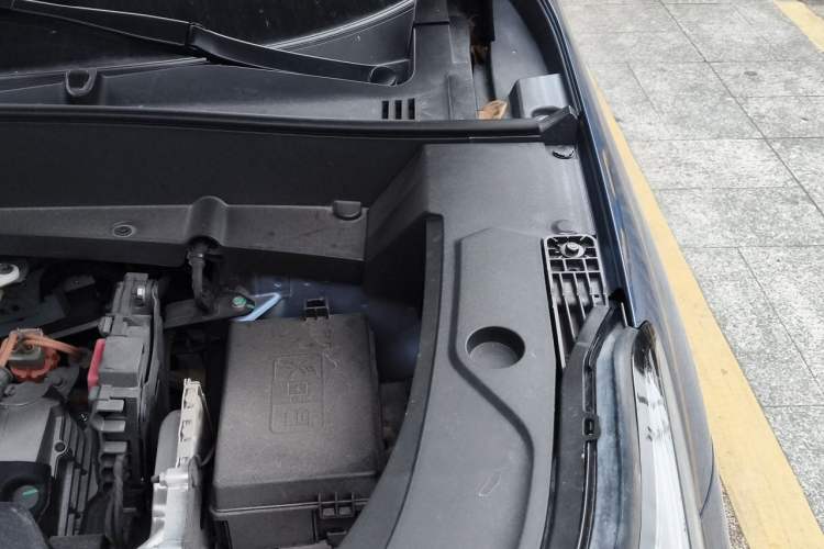 Used Geely Galaxy Xingjian 7 EM-i 2025 120km Navigator Edition Engine Bay Left