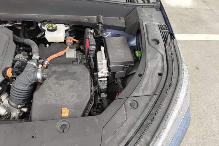 Used Geely Galaxy Xingjian 7 EM-i 2025 120km Navigator Edition Engine Bay Left