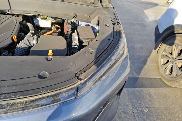 Used Geely Galaxy Xingjian 7 EM-i 2025 120km Navigator Edition Engine Bay Left