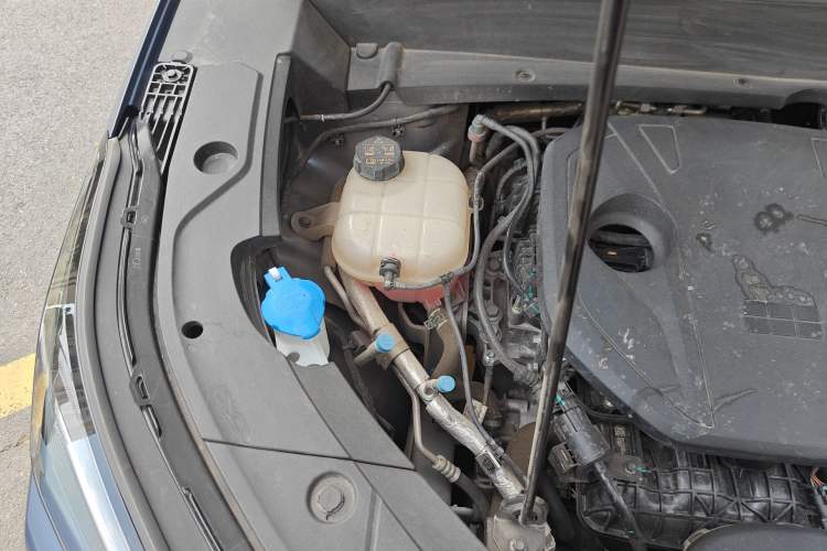 Used Geely Galaxy Xingjian 7 EM-i 2025 120km Navigator Edition Engine Bay Right