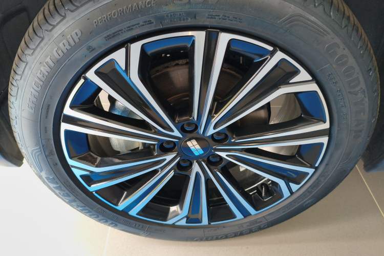 Used Geely Galaxy Xingjian 7 EM-i 2025 120km Navigator Edition Exterior 1