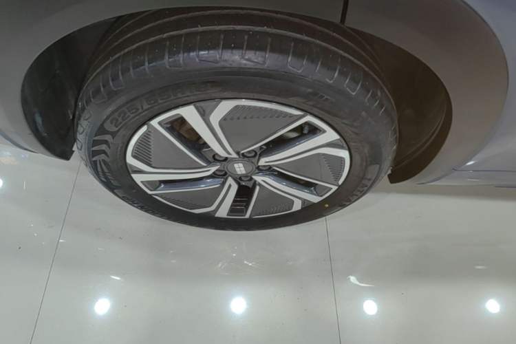 Used Geely Galaxy Xingjian 7 EM-i 2025 120km Exploration+ Version Exterior 2