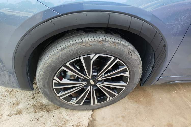 Used Geely Galaxy Xingjian 7 EM-i 2025 120km Navigator Edition Exterior 2