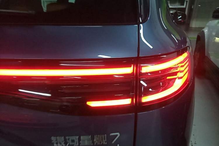 Used Geely Galaxy Xingjian 7 EM-i 2025 120km Navigator Edition Exterior 3