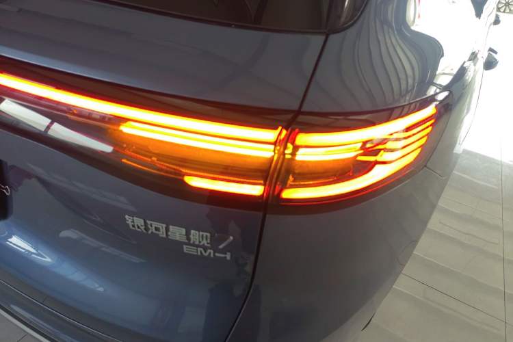 Used Geely Galaxy Xingjian 7 EM-i 2025 120km Navigator Edition Exterior 3