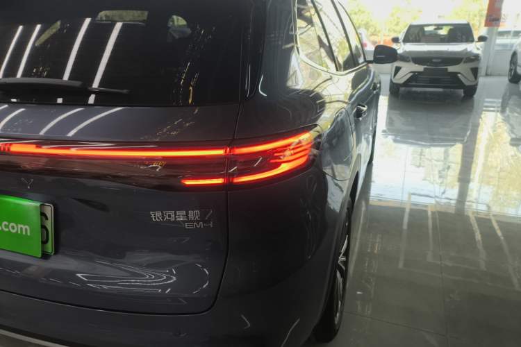 Used Geely Galaxy Xingjian 7 EM-i 2025 120km Navigator Edition Exterior 3
