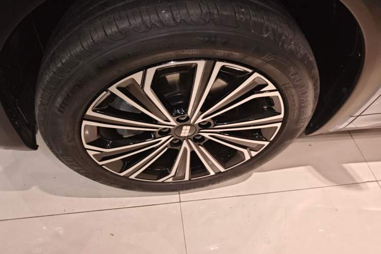 Used Geely Galaxy Xingjian 7 EM-i 2025 120km Navigator Edition Exterior 4