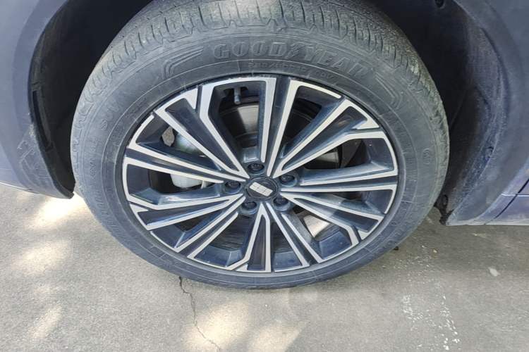Used Geely Galaxy Xingjian 7 EM-i 2025 120km Navigator Edition Exterior 4