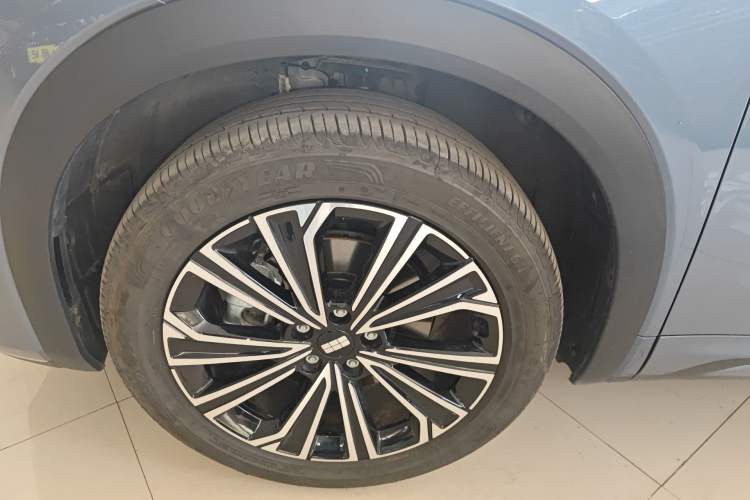Used Geely Galaxy Xingjian 7 EM-i 2025 120km Navigator Edition Exterior 4