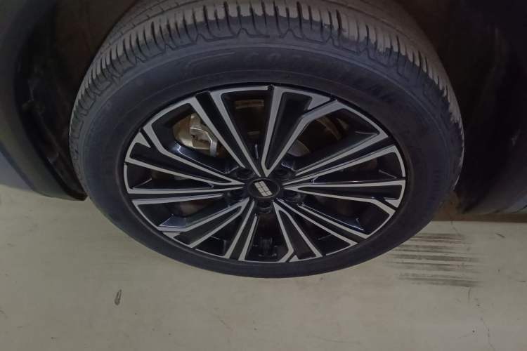 Used Geely Galaxy Xingjian 7 EM-i 2025 120km Navigator Edition Exterior 4