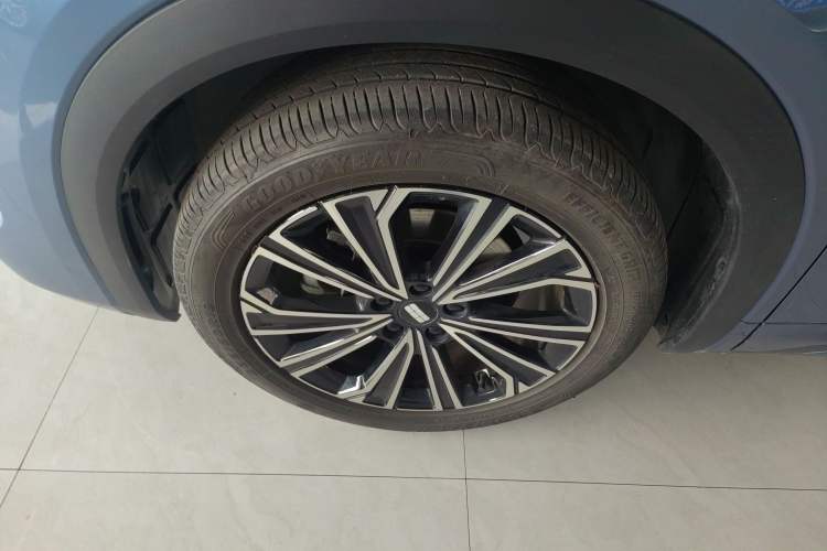 Used Geely Galaxy Xingjian 7 EM-i 2025 120km Navigator Edition Exterior 4