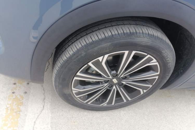 Used Geely Galaxy Xingjian 7 EM-i 2025 120km Navigator Edition Exterior 4