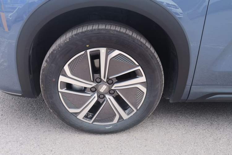 Used Geely Galaxy Xingjian 7 EM-i 2025 120km Exploration+ Version Exterior 4