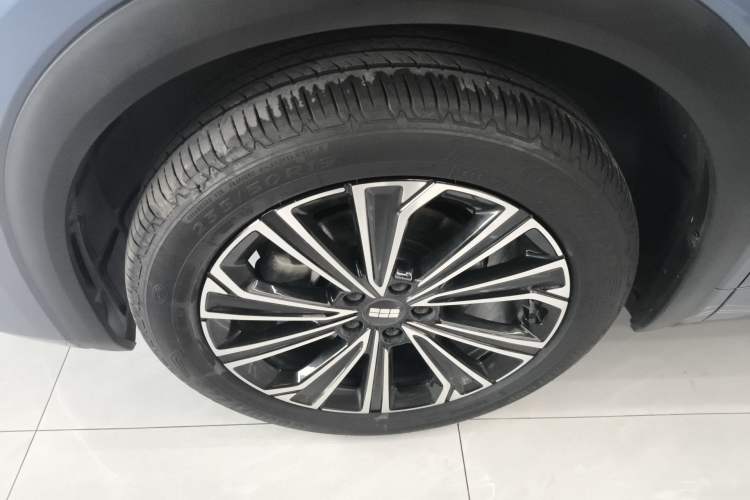 Used Geely Galaxy Xingjian 7 EM-i 2025 120km Navigator Edition Exterior 4