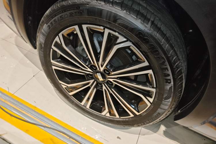 Used Geely Galaxy Xingjian 7 EM-i 2025 120km Navigator Edition Exterior 5