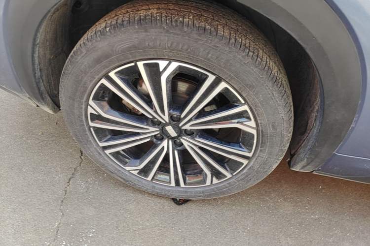 Used Geely Galaxy Xingjian 7 EM-i 2025 120km Navigator Edition Exterior 5