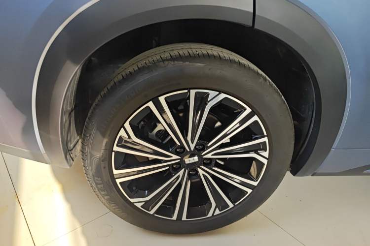 Used Geely Galaxy Xingjian 7 EM-i 2025 120km Navigator Edition Exterior 5