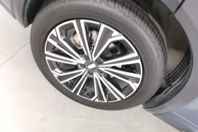 Used Geely Galaxy Xingjian 7 EM-i 2025 120km Navigator Edition Exterior 5